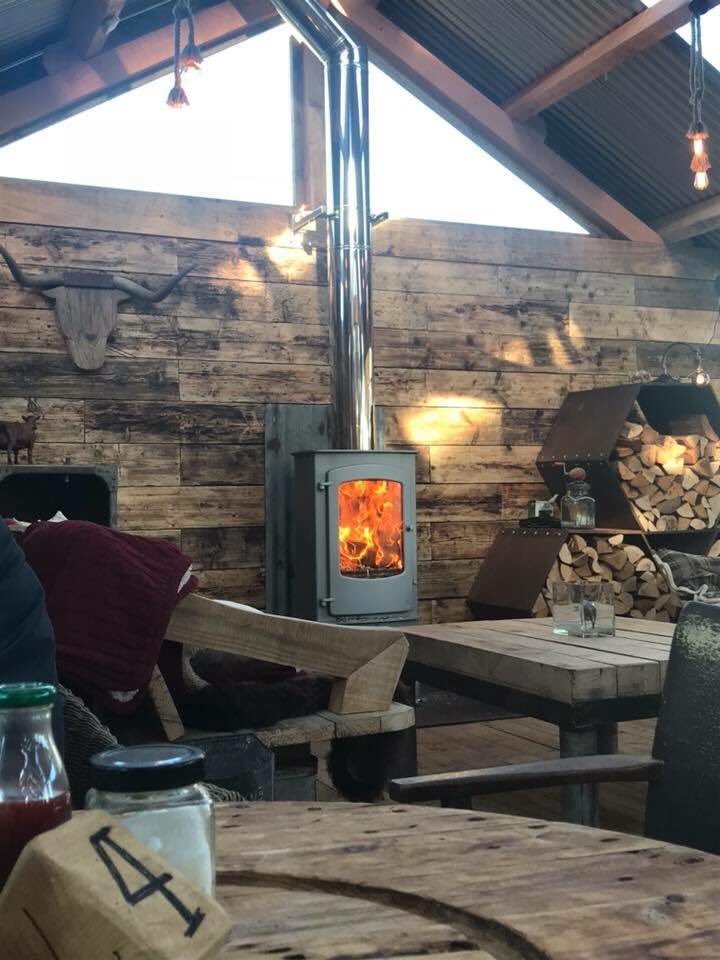heatsourcerer's tweet image. #stove#inspiration#rutland - some projects turn into beautiful ones like this @CharnwoodStoves Cove 3 with @SchiedelUK Eco ICID for a superb local restaurant, @DickiesButchers. Splendid new dining room heated in style especially with @kilndriedlogs these logs..See you there!