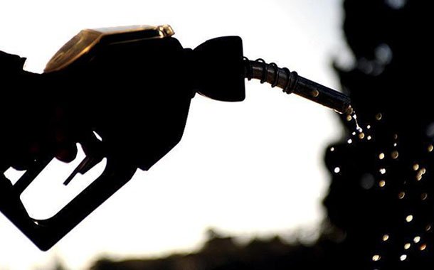Benzine bir ayda üçüncü zam: Toplam zam 28 kuruşu buldu sendika62.org/2017/11/benzin…