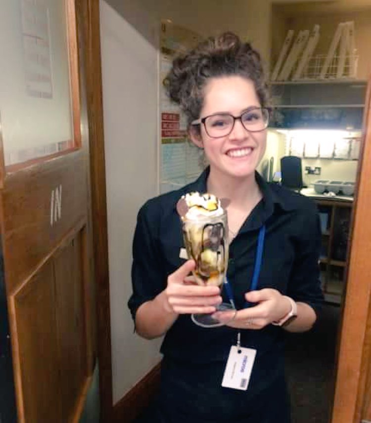 Chloe upselling the Festive desserts! <a href="/dw1lson/">Damian Wilson</a>