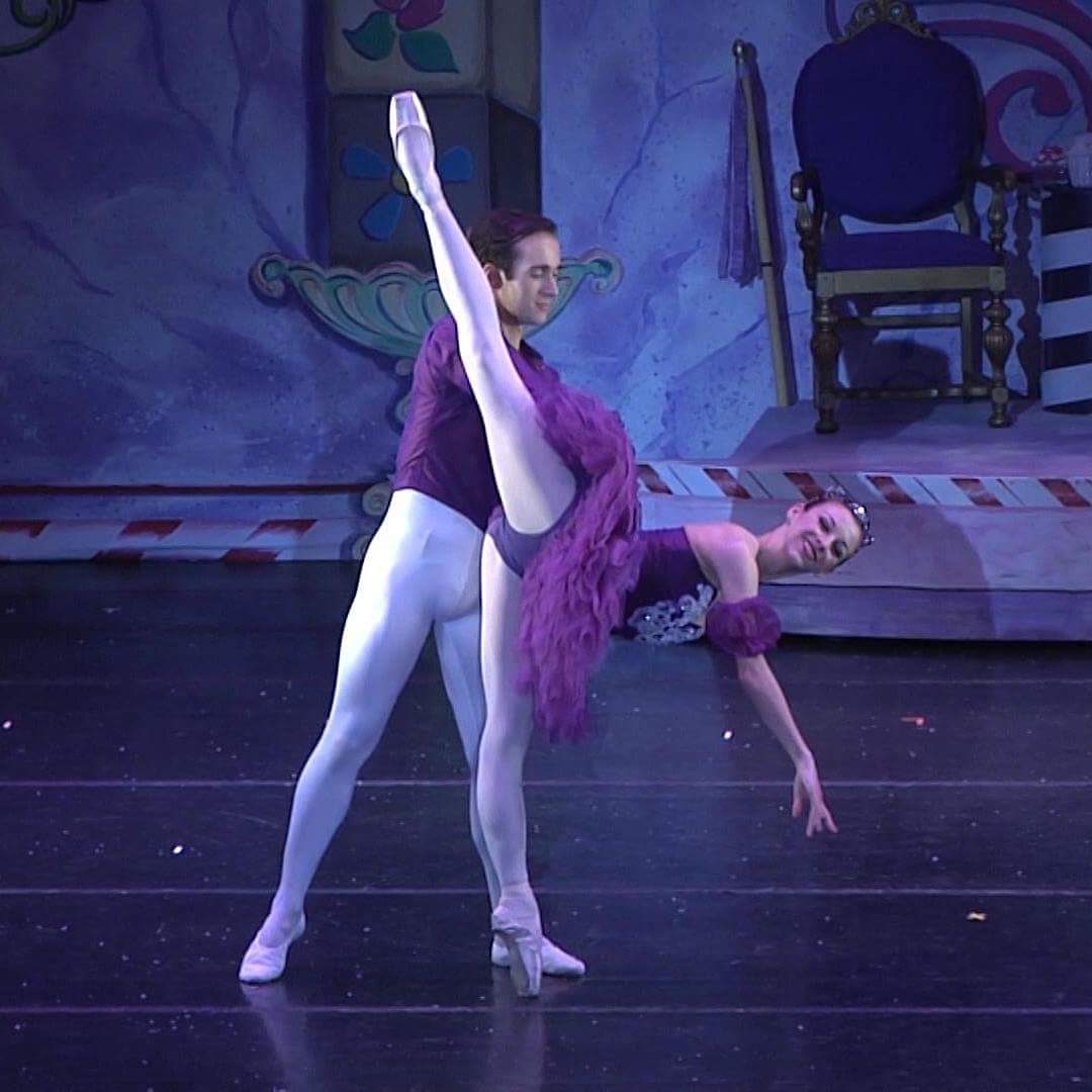 VRBallet's tweet image. Are Sugar Plums dancing in your head? Tickets on sale now for Virginia Regional Ballet's Nutcracker in Williamsburg. December 16-17 Get yours at brownpapertickets.com/event/3113820