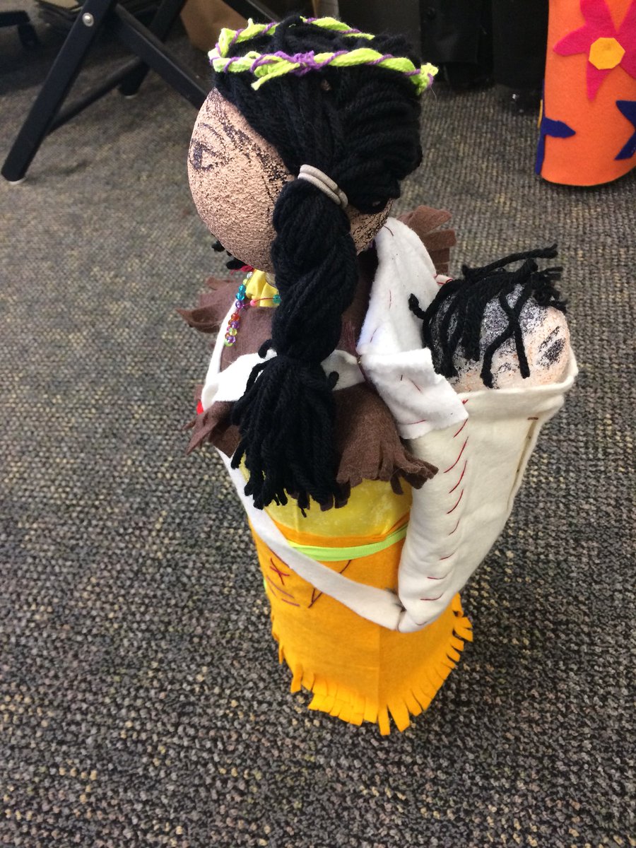 George4thgrade's tweet photo. Thankful for an awesome tier ELA group! They worked hard on their biography projects. #popbottlecharacters @TR_Librarian https://t.co/6feeTE4u01