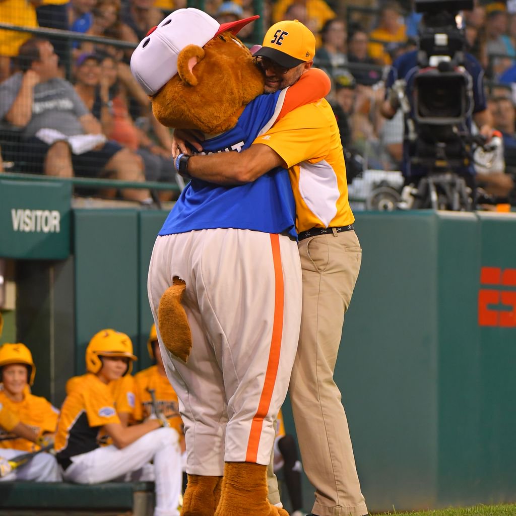 LittleLeague's tweet photo. This Thanksgiving Day, and every day, we are thankful for the more than one million Little League volunteers around the world. https://t.co/ie5Q32EvYu
