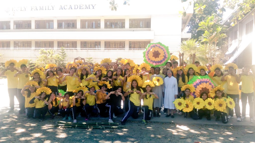 AnnSangil's tweet photo. PROUD AKO SAINYO MGA LODILAW KO! ALAM KO I BIBIGAY NYO LAHAT BEST NYO AT I ENJOY NYO LANG! LAB YUUUU MGA ANAK!!!! WERPA! PETMALU
#ELCADAMI
#MICAH
#DANIEL
#GOKITRINOS  🌻🌻🌻💛☝😇 https://t.co/QmeRQ8unHb