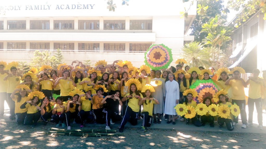 AnnSangil's tweet photo. PROUD AKO SAINYO MGA LODILAW KO! ALAM KO I BIBIGAY NYO LAHAT BEST NYO AT I ENJOY NYO LANG! LAB YUUUU MGA ANAK!!!! WERPA! PETMALU
#ELCADAMI
#MICAH
#DANIEL
#GOKITRINOS  🌻🌻🌻💛☝😇 https://t.co/QmeRQ8unHb