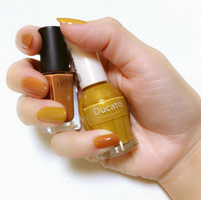 ゆっこ Na Twitteru ネイル変えました 左手はthreeの14とデュケートのマスタード 右手はネイルホリックbr319とマスタード 茶 赤 ベージュ 辛子が一番落ち着くしもはや保護色 T Co Cuprgmdqfh Twitter