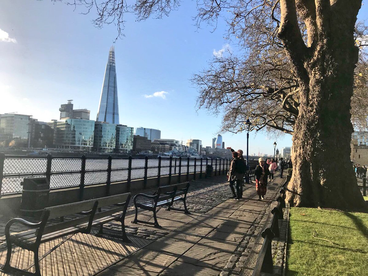 The sun is SHINING along the Thames today 🙌🌞☺️