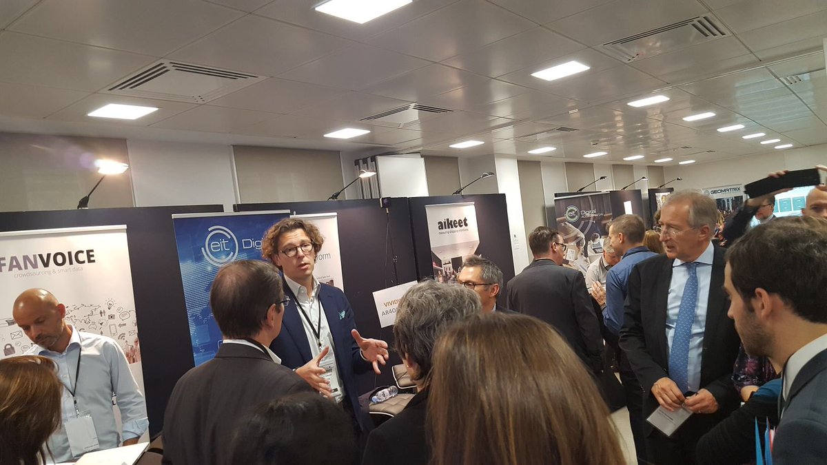 28DGTL's tweet image. Managing Director #France @gtoublanc attracts interest of #retail professional organisation #forco during #Picom #shopping of the future trade show
