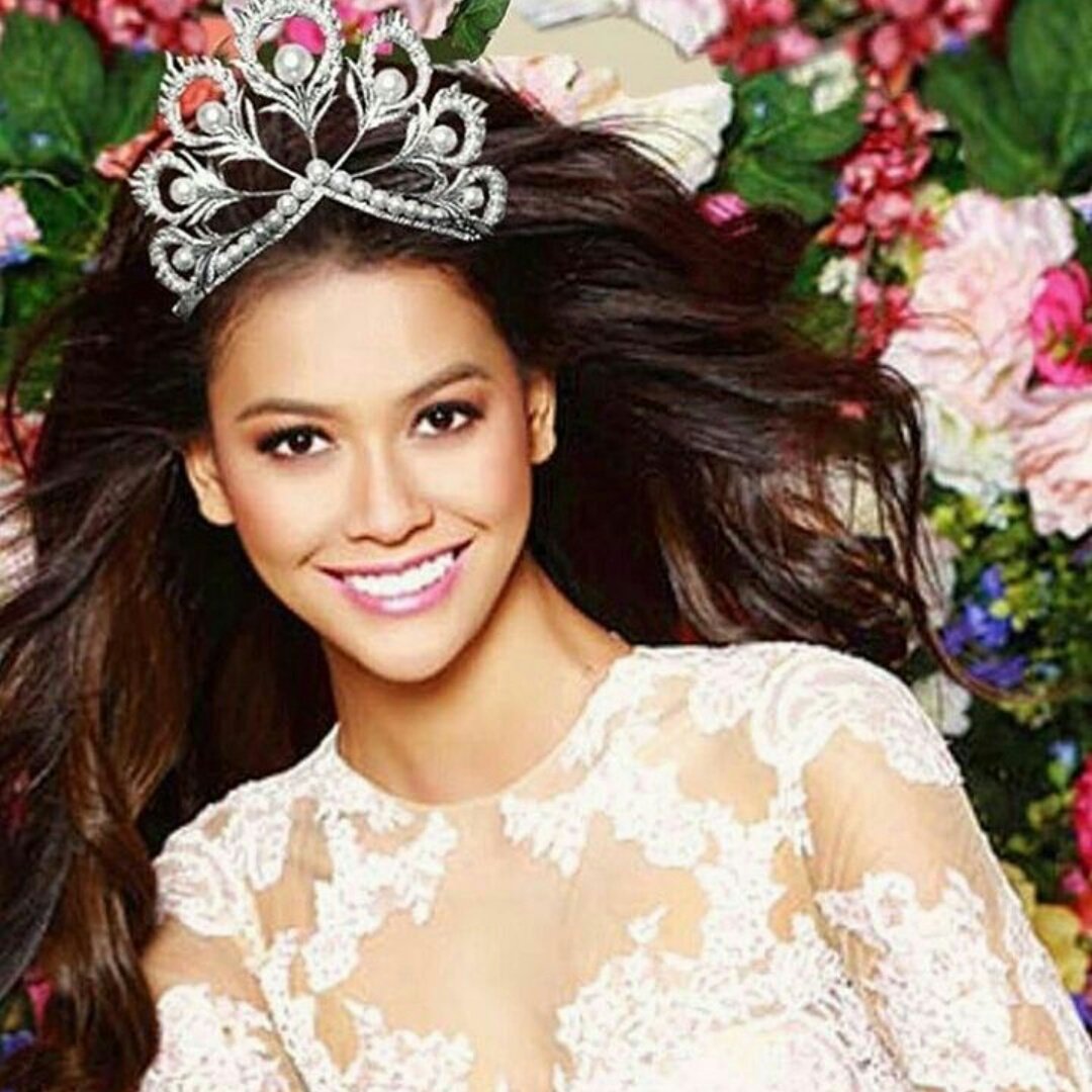 Mikimoto aja deh biar sama kaya kepinn #MissUniverse #Indonesia
