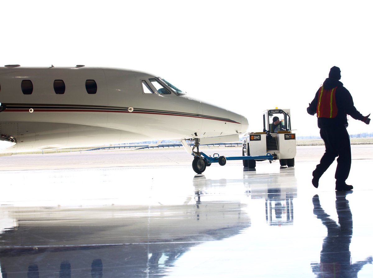 NetJets's tweet image. Teamwork makes the dream work. We’re thankful for all the teams that connect NetJets Owners with their families everyday. #HappyThanksgiving