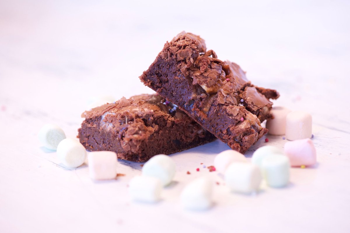 sugarella_cooks's tweet photo. Bad bakers in need of a good bake? #Sugarella will sort you right out! Get in touch - ella@sugarellacooks.co.uk - to hire a blooming good baker for the festive period and beyond... #bookacook https://t.co/TkLbMQswQV
