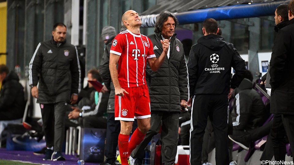 sporza's tweet photo. Arjen Robben loopt in Anderlecht klein spierscheurtje op:
https://t.co/sqyBnFSugf #voetbal #andbay https://t.co/NfVHig35wH