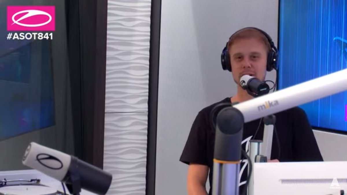marinahardwell2's tweet image. @arminvanbuuren  @asot  @rubenderonde  #ASOT841