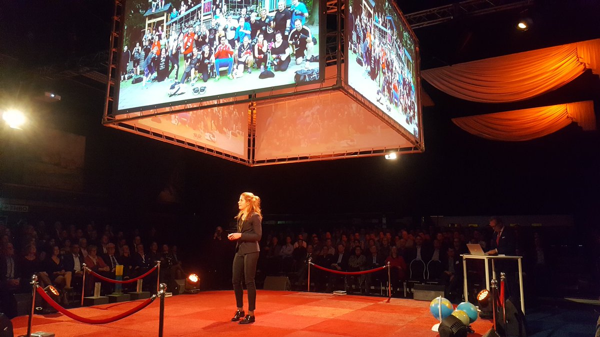Ondernemerprijs's tweet photo. Eerste pitch van Willeke Vertellen van Energetic Training knalt! #boksing #ohm17 #ondernemen https://t.co/NFR1KPN9iZ