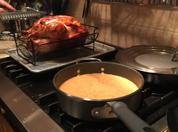 LvAVB_ASOT1PNW's tweet image. @asot #TranceFamily Preparing #Thanksgivingday2017 dinner while listening to #ASOT841🍗😋🍗🙌🏽😋Fantastic broadcast @arminvanbuuren @rubenderonde 👌🏽👌🏽🎧🎶💥🙌🏽🎧🎶💥🙌🏽💖🤗💖🤗😊
(Margaret Schlamp-Seattle🇺🇸)