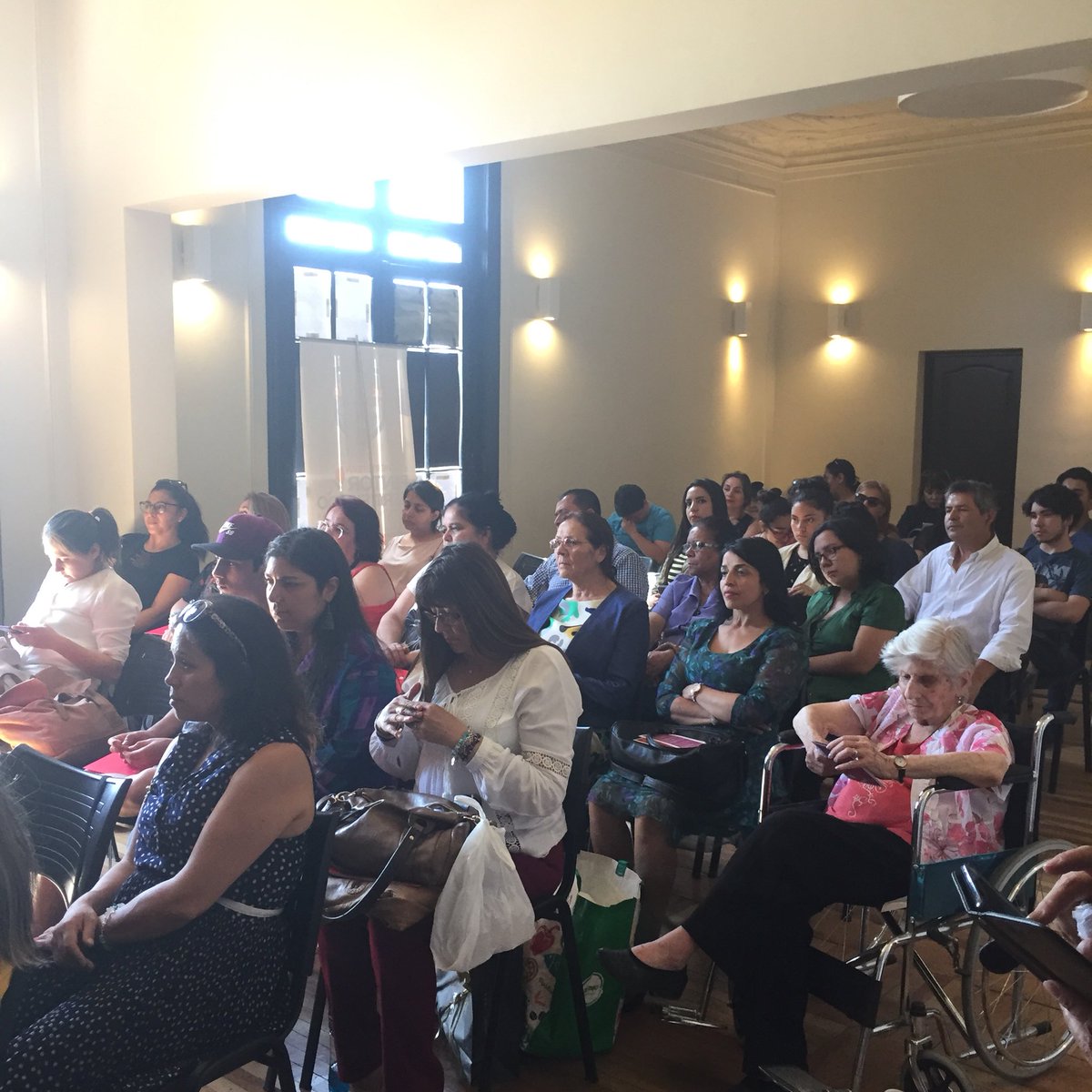 stgomujer's tweet photo. En la certificación de monitoras comunitarias de prevención de violencia hacia las mujeres. https://t.co/ijcbBrLy1e