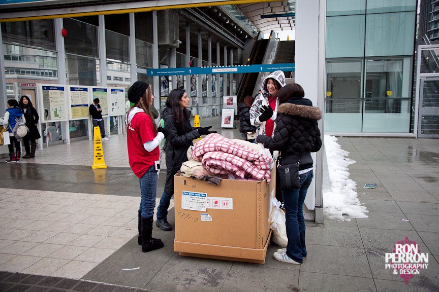 thebuzzer's tweet photo. Donate a blanket to those in need this winter through the ninth annual āDrive on the Lineā https://t.co/jLj2fdaP5Q https://t.co/nrzWzx6jcZ