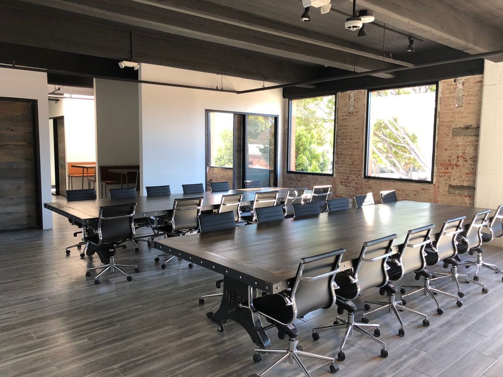 ivadesignbuild's tweet photo. Office remodel almost complete #construction #ti #tenantimprovement #officespce #architecture https://t.co/61IxBUsEQc