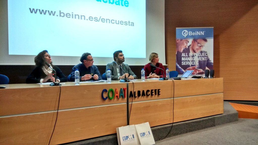 Concluida la presentación "Project que...?" Por Anabel Domínguez de BeiNN. Empieza la mesa de debate sobre #ProjectManagement