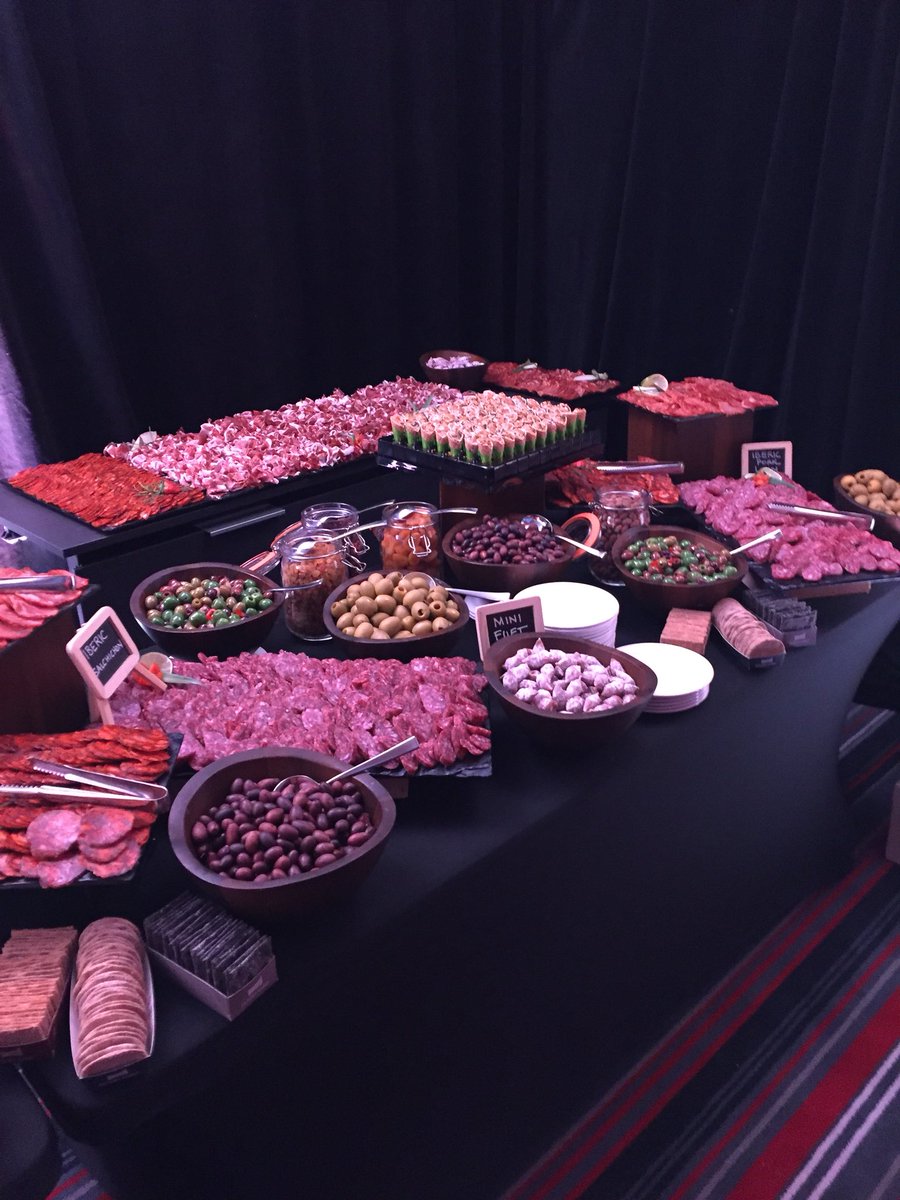 mrsnicoleq's tweet photo. Fantastic display @greshamhotel tonight, perfect for any foodie! https://t.co/w6TlMRvVnM