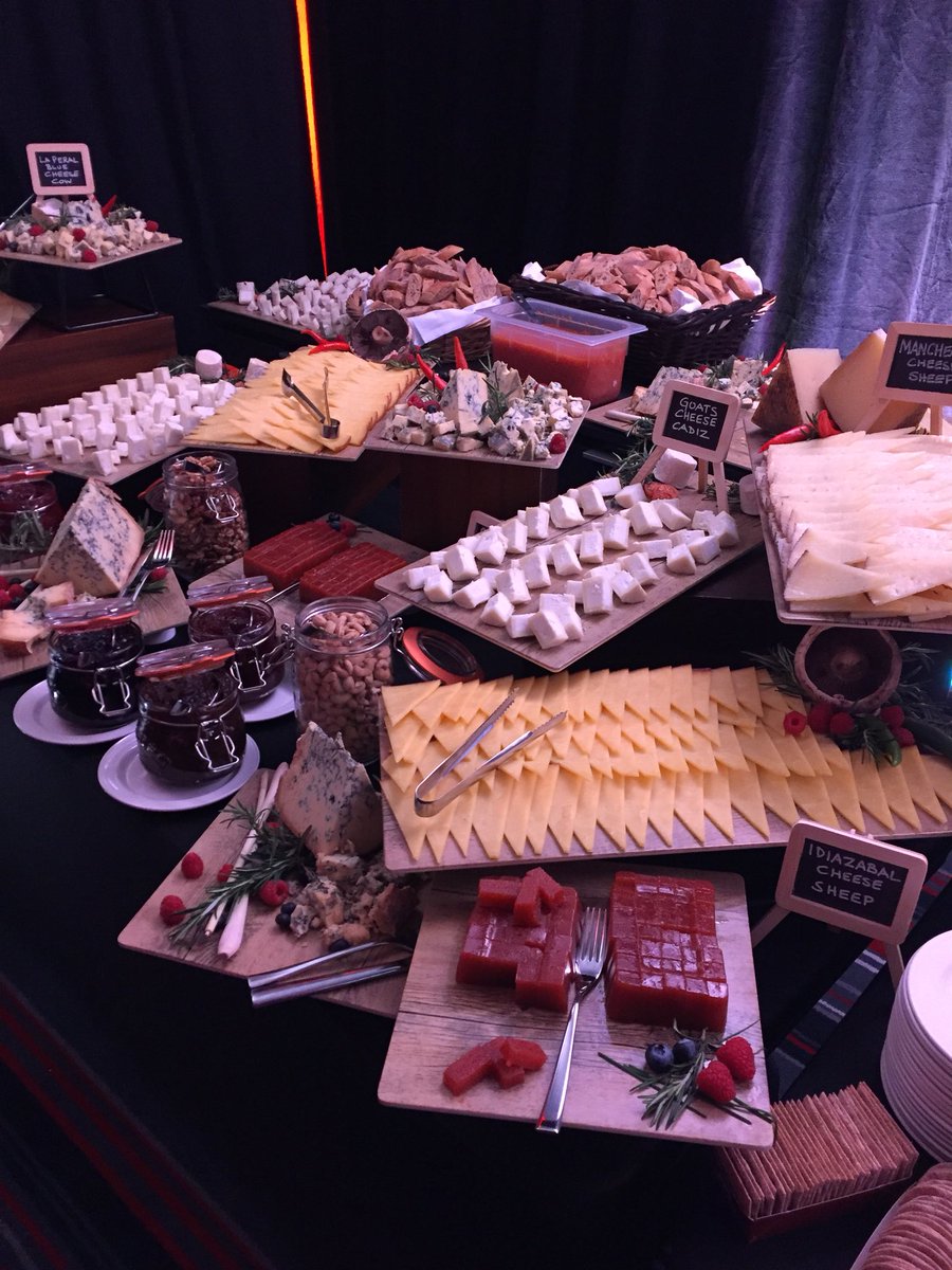 mrsnicoleq's tweet photo. Fantastic display @greshamhotel tonight, perfect for any foodie! https://t.co/w6TlMRvVnM