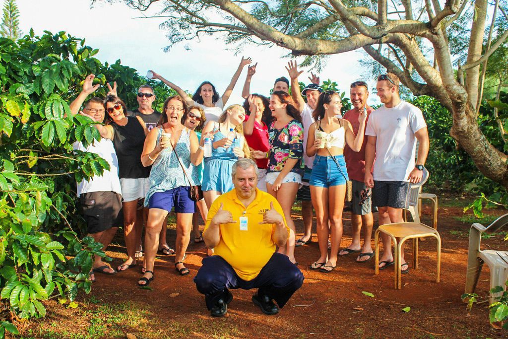 alohahitours's tweet photo. Happy Thanksgiving from our 'Ohana to yours! We are thankful to be able to share this beautiful island with our guests each and every day 🌺 Aloha 'Aina https://t.co/v46h72cc7o