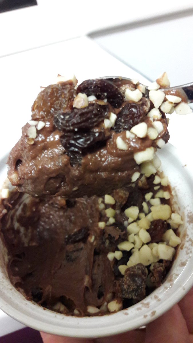HexterSarah's tweet photo. Home made fruit &amp; nut 🍫😍

Who says you can't have #chocolate when you're #fatfighting 

#lyb #chocolatecomplete https://t.co/8napCFqOSO