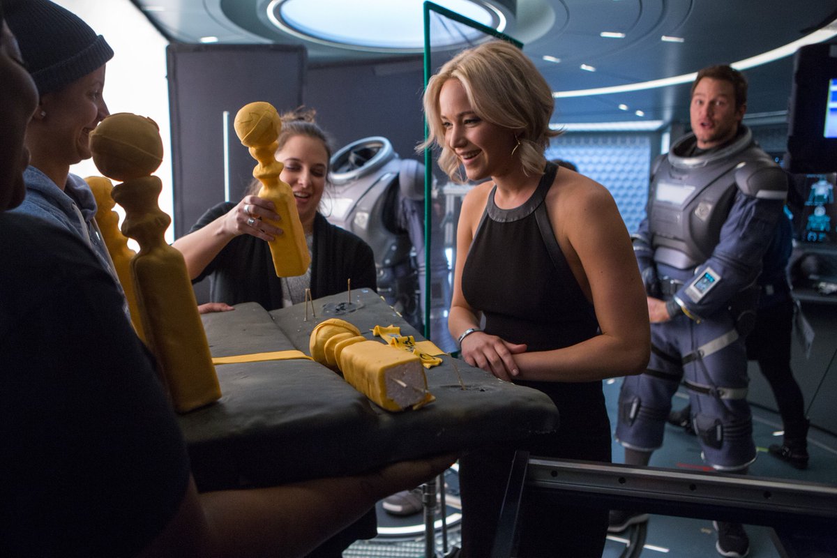 JenLawFilms's tweet photo. Now the 2 pictures of Jennifer Lawrence on the #PassengersMovie set https://t.co/kquyY8uOM0