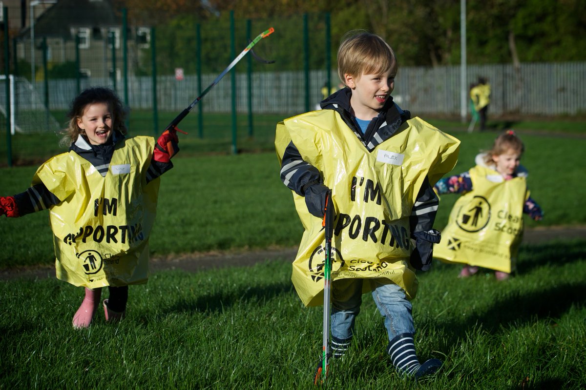 RenCouncil's tweet photo. Renfrew White Cart River Bank Nature Spot are having another litter pick on Sunday 26 November, starting at the Porterfield Road end of the river, at 10:30am. 
They've got litter pickers, gloves, bags. 
All you need to bring along is yourself!
#TeamUptoCleanUp https://t.co/Za6JmdHjfL