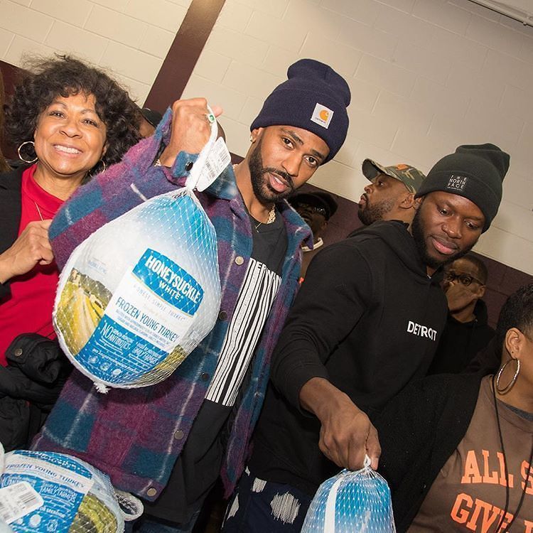 B87FM's tweet photo. 🗣Remember TODAY is about giving thanks &amp; giving back! #Givethanks #Givingback #HappyThanksgiving #thanksgiving #gobblegobble #NotoriousInTheMorning #TheDish #GospelBrunch #NewAtTwo #BDrive #BlockingTrafficMix #TrafficBlockingMix #PonDahDancehallTip #… https://t.co/PH3Ntkmm2l https://t.co/99zjrVLltk