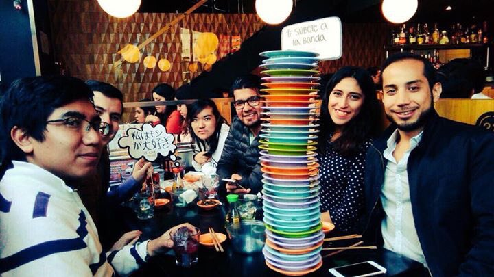 adiccionacomer's tweet photo. Hoy para celebrar el 14 Aniversario de @moshimoshimx todos los rollos a 14 pesos!!! Que esperas? 🍣🍤 https://t.co/m4a38C2HVC