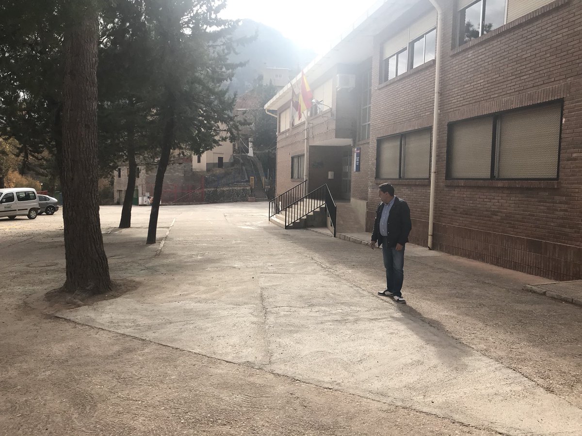 Ayto_Bogarra's tweet photo. Hoy anunciamos ejecución de proyecto espacio infantil en el Colegio Público de Bogarra. Desde @Ayto_Bogarra este año invertimos más de 20.000€ en mejorar instalaciones de carácter infantil y familiar. En Navidad podremos disfrutar de un nuevo Parque Infantil en Bogarra y Potiche https://t.co/V4un3AfJyf