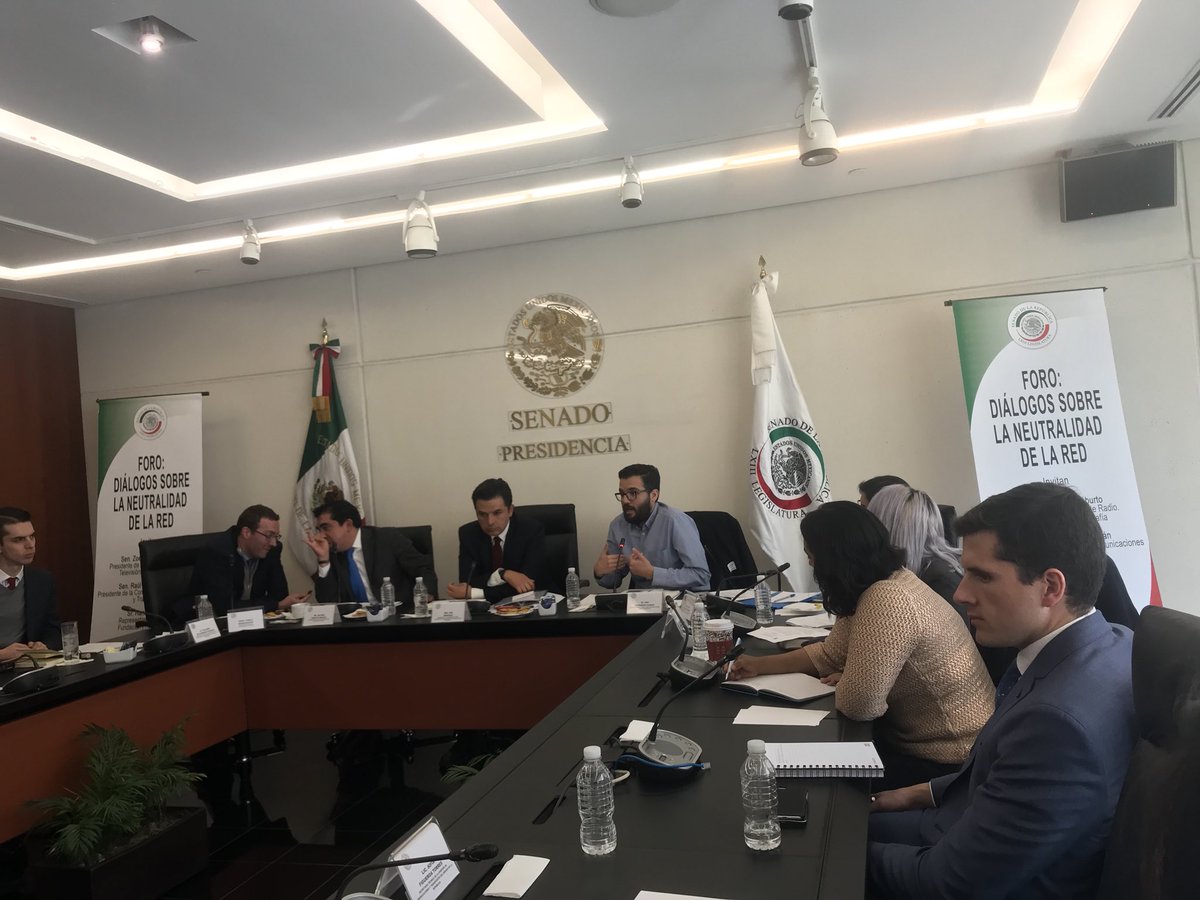 Jerammm's tweet photo. Por aquí @tumbolian dando cátedra sobre Neutralidad de la Red en el @senadomexicano #redneutral https://t.co/uIUHUOVQnf