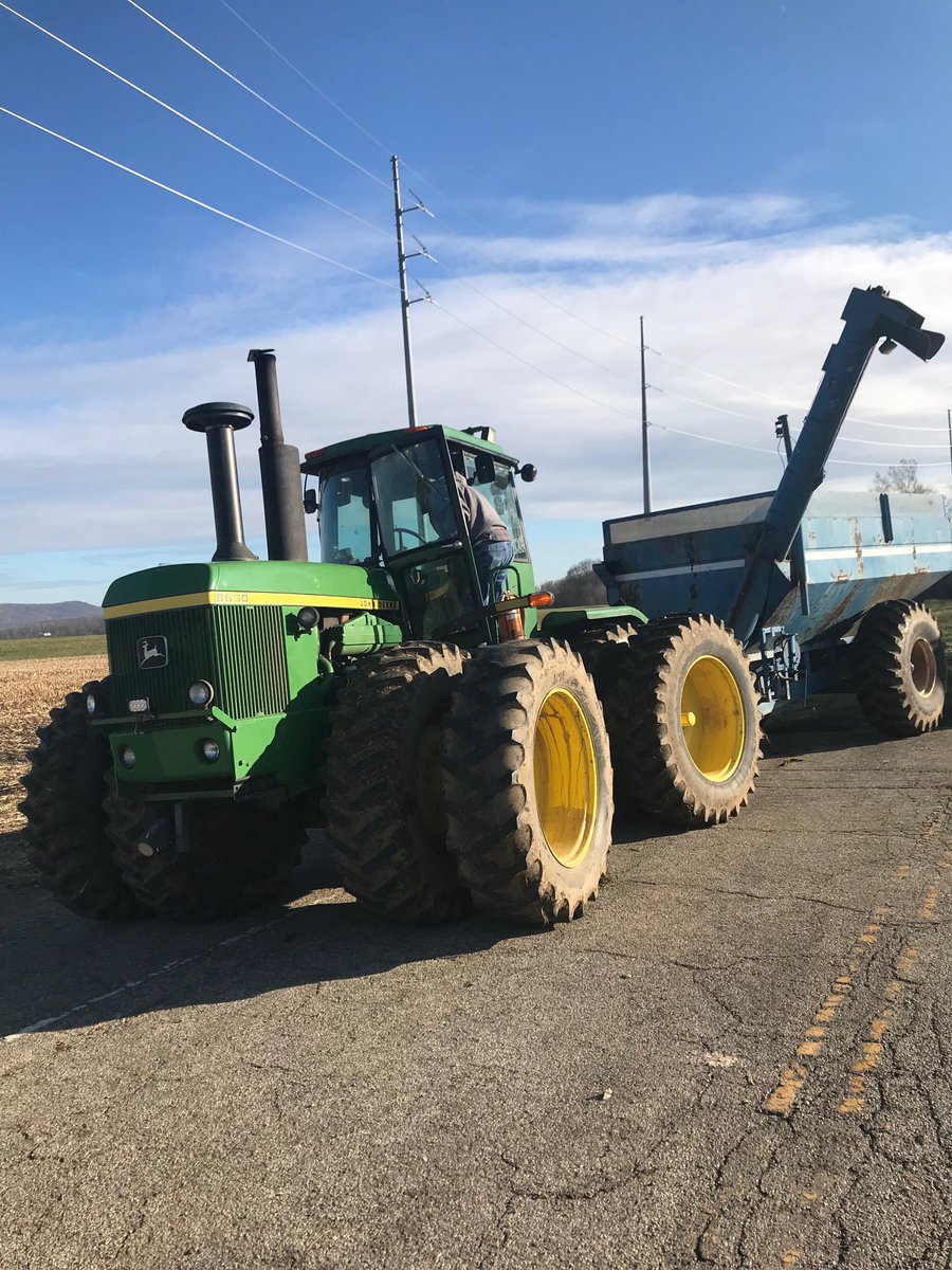 thanhartsock's tweet photo. Grain cart #supertractor @timhartsock https://t.co/wNewkIBdCF
