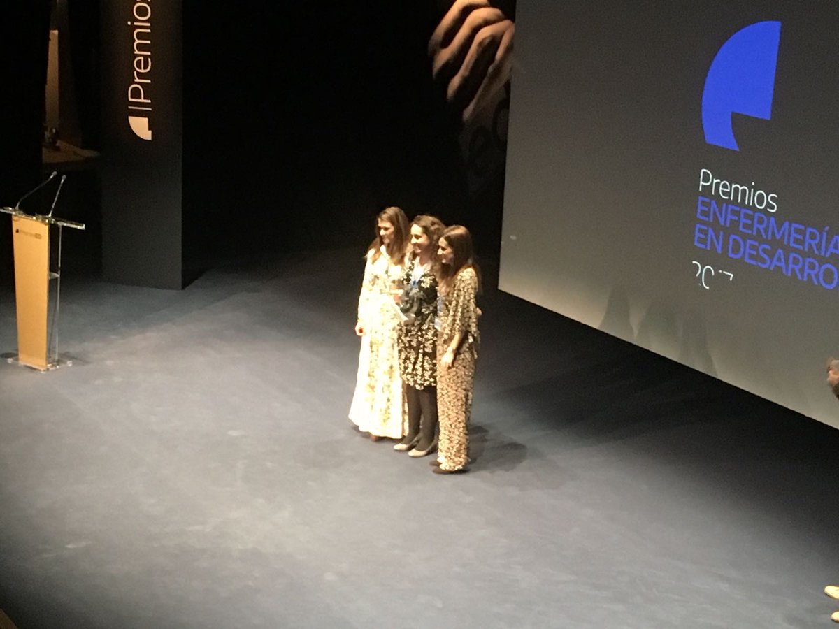 PatriciaLazo18's tweet photo. Ganadoras del premio a la CALIDAD PERCIBIDA a nuestras queridas enfermeras del equipo UCCRA del servicio de Neumología de la Fundación Jiménez Díaz!! Enhorabuena campeonas!!! @enfermeriaendesarrollo https://t.co/0nYE3mEq9J