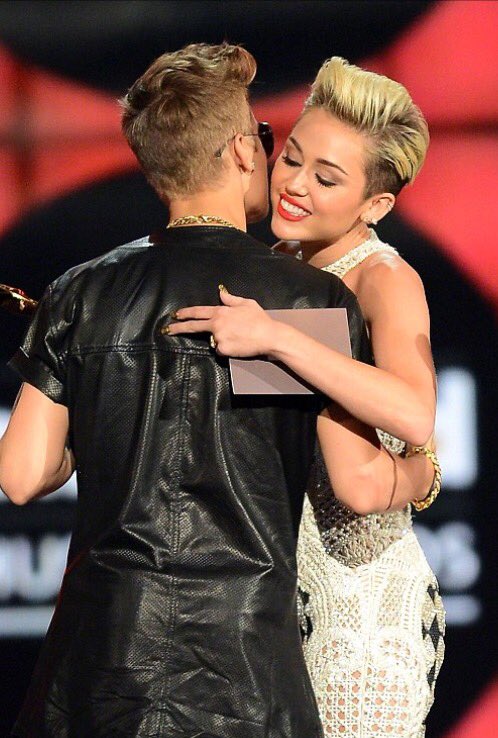 laurap1394's tweet photo. HAPPY BIRTHDAY QUEEN ❤️ beside @justinbieber &amp; @selenagomez u are the celebrity I'm most proud of! it's the climb! @MileyCyrus #HappyBirthdayMiley ❤️❤️❤️ https://t.co/RoC1u2heAF
