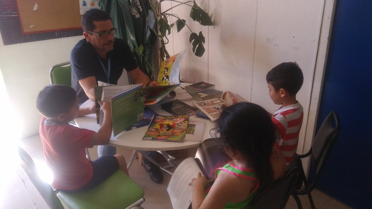 NikoRoman2's tweet photo. Gracias @MuniLaPintana! Con el bibliomovil se fomenta la cultura lectora de los niños y niñas @fundapintana @tererey3 @funfamilias https://t.co/L86DCRehPh