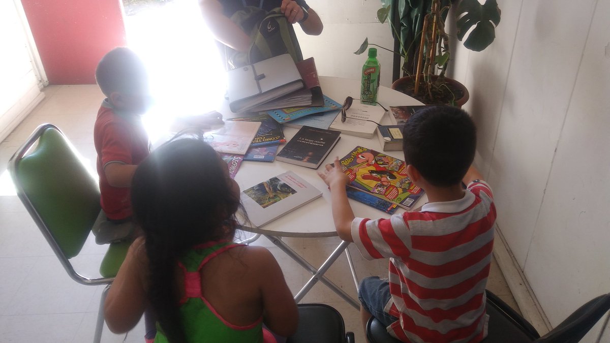 NikoRoman2's tweet photo. Gracias @MuniLaPintana! Con el bibliomovil se fomenta la cultura lectora de los niños y niñas @fundapintana @tererey3 @funfamilias https://t.co/L86DCRehPh