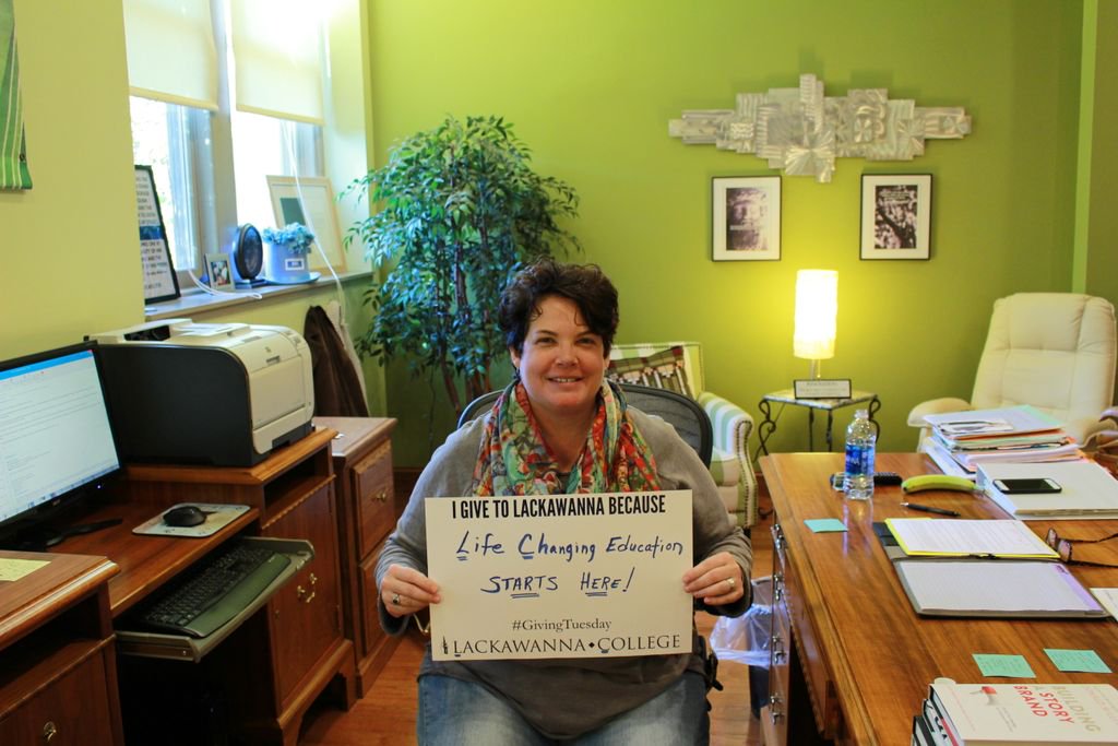 Dr. Jill Murray kicks off our #GivingTuesday campaign for 2017! Your gift helps us provide a Life Changing experience for our students - Donate Today! --> bit.ly/lc-giving-tues…