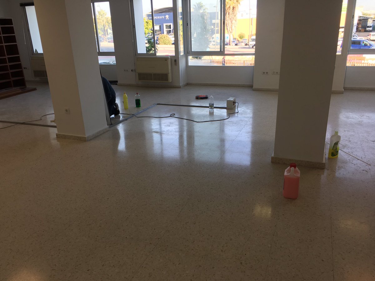 Abrillantado de suelo <a href="/PUERTOCLEAN/">PUERTOCLEAN</a> #comprometidos
