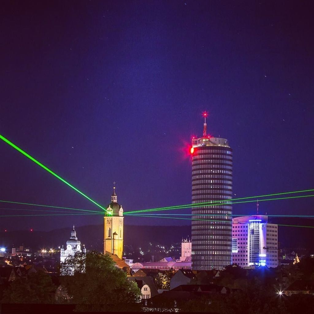 jenaparadies's tweet photo. Seid mit dabei - morgen Abend bei der langen Nacht der Wissenschaften in #jena
#langenachtderwissenschaften #JENAPARADIES #jenacity #laser #unijena #jentower #jenoptik #moments #lndwjena https://t.co/gBatoE9Atv