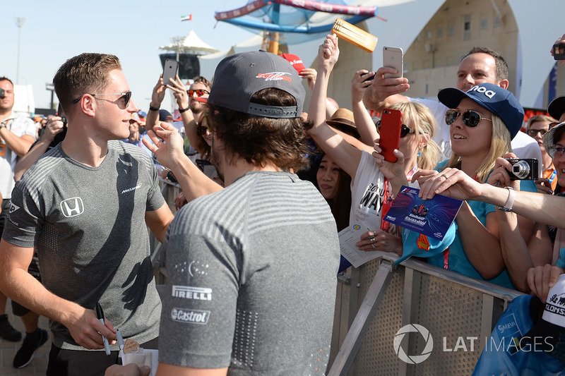 Supportalonso_'s tweet photo. #F1 #stoffelvandoorne #mclaren #fsv2 #teamstoffel #AbuDhabiGP @svandoorne https://t.co/6qtknGzJg7