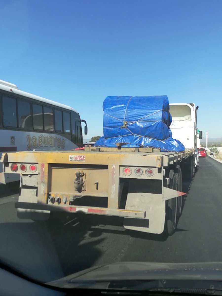 djbaya's tweet photo. Tráfico en la autopista Qro. - San Luis Potosí!!! Detenido el tráfico. https://t.co/GwgGftYGYU