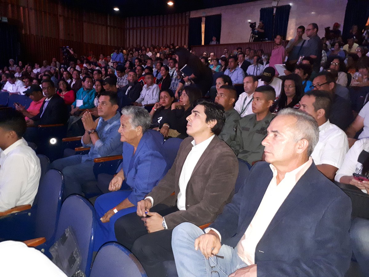 FreddyBernal's tweet photo. Este 1er Congreso Nacional de Semilla esta orientado a la experiencia productiva y a los avances para la #SoberaniaAlimentaria un esfuerzo del @MinPPAPT seguiremos combatiendo la guerra económica. https://t.co/2u3x0xdt9W