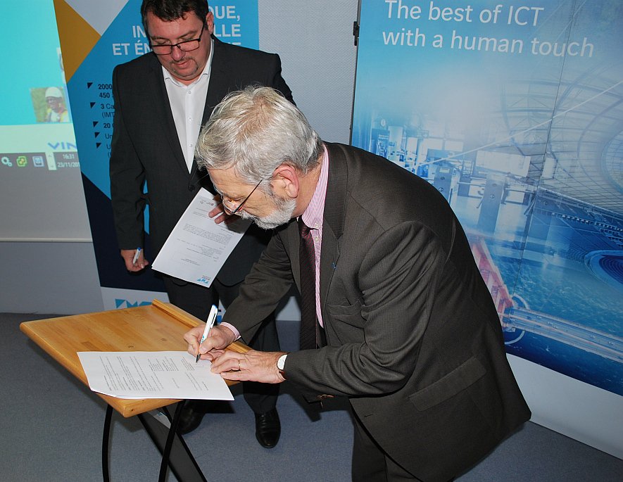 <a href="/VINCIEnergies/">VINCI Energies</a> et <a href="/AxiansFrance/">Axians France</a> #signature de la convention de partenariat <a href="/IMTLilleDouai/">IMT Lille Douai</a>, par <a href="/AlainSchmittMin/">Alain Schmitt</a> et Guillaume VUE
Merci pour le renouvellement de votre confiance ! @IMTLDEntreprise