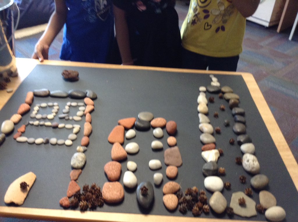 hrpsmakers's tweet photo. Creating beautiful picture with loose parts, talking, sharing our thinking, co-constructing. https://t.co/CxKrv1HNhN