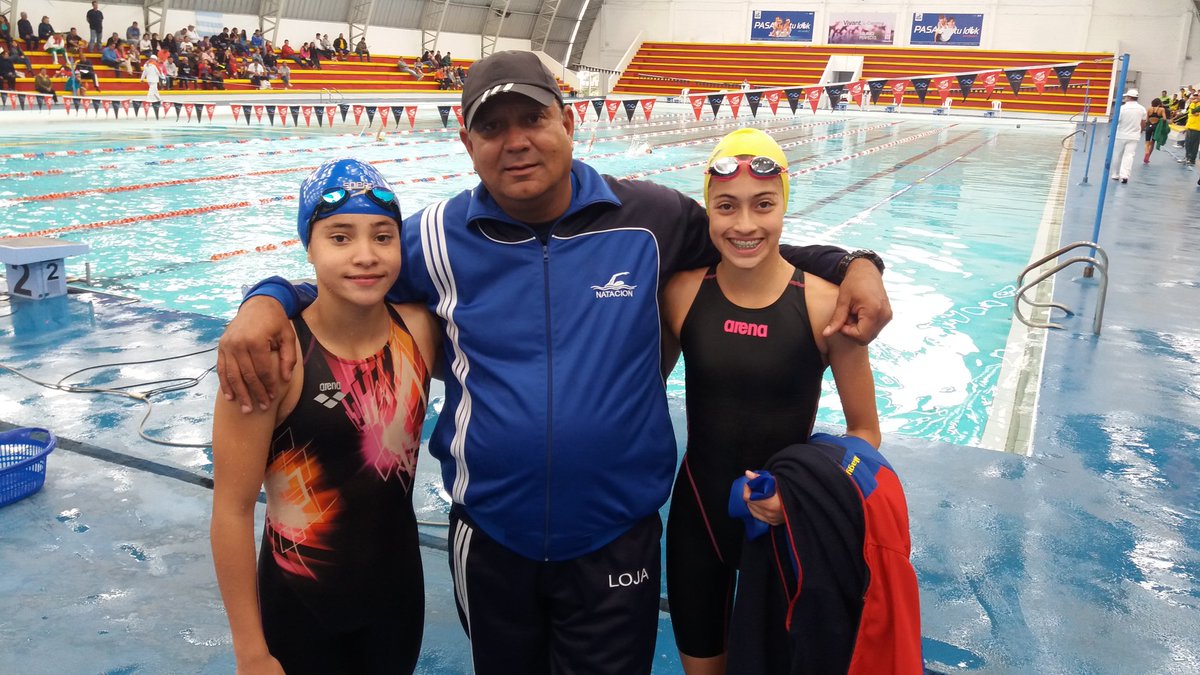 fedelojaec's tweet photo. Una medalla más para #Loja
Ma. Daniela Contreras 1er lugar en 100m estilo Espalda #JuegosNacionalesEc #Menores 
#Natación 
#VamosGuerreros #FedeLoja https://t.co/POxZlOs78m