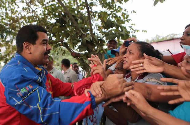 CBITColomine's tweet photo. .@CBITColomine  #FormadoresTecnológicos y el pueblo celebran que El Jefe de Estado, Nicolás Maduro, cumple 55 años. https://t.co/qOMXqKoxQ0