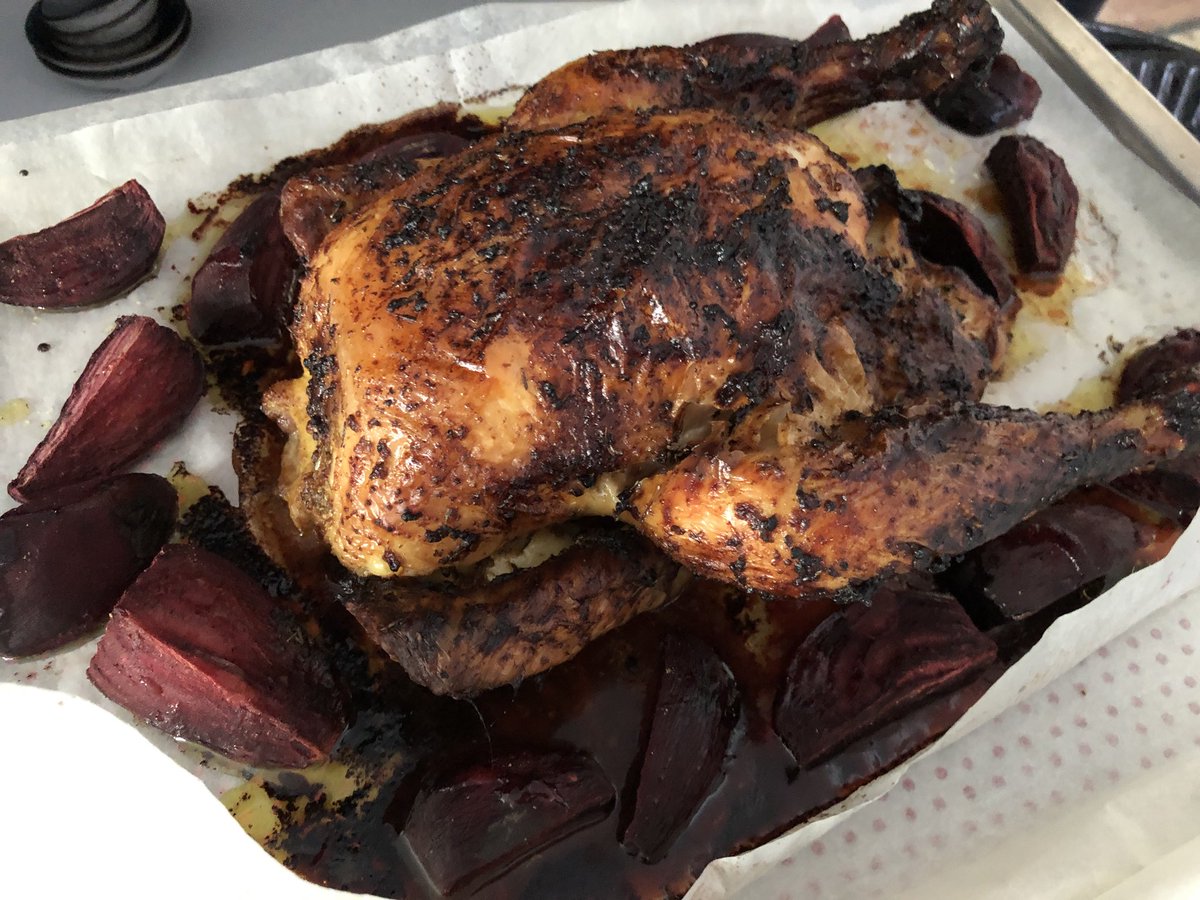 maeusli's tweet photo. #food #foodporn #roast #chicken #beetroot #yum #foodista #foldoftheday #bangbang #chick https://t.co/znV1HPsGht