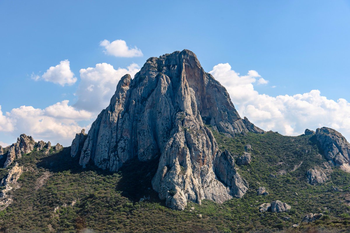 QroTravel's tweet photo. ¡El tercer monolito más grande del mundo está en Querétaro! Descubre otras curiosidades de esta maravilla natural en: https://t.co/ugDbtZxcgl #VenAQuerétaro https://t.co/NYonC6Sp7J