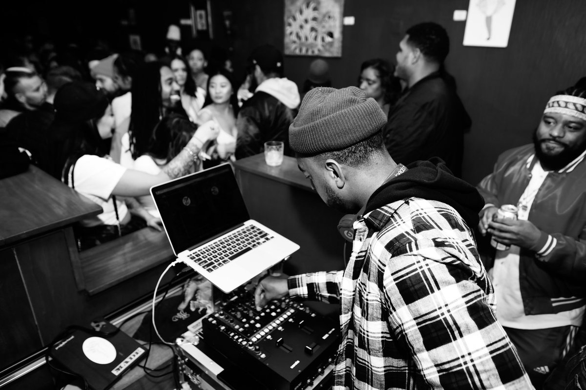 MrKingJD's tweet photo. About last night... ๐ฅ
We hit bapacity EARLY
I hope yโall enjoyed yourselves!
Now enjoy some time w/your fam & loved ones
ONLY at #TwoTruthWednesdays.
#thankyou https://t.co/ditZggbFO4